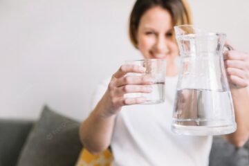Teplá voda: Proč ji každé ráno pít nalačno?