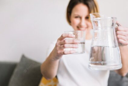 Teplá voda: Proč ji každé ráno pít nalačno?