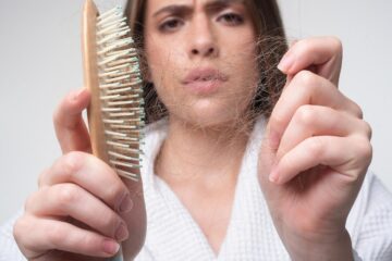 Padání vlasů: 7 domácích prostředků, které opravdu fungují