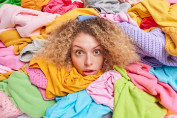 Proč některé oblečení nikdy nenosíme, ale nedokážeme ho vyhodit