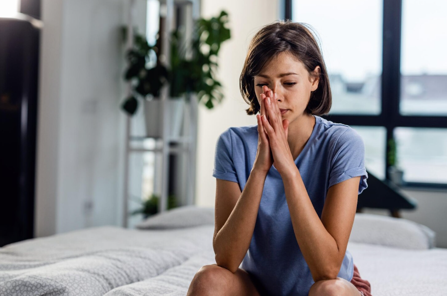 Proč se vám před menstruací mění nálada během několika hodin